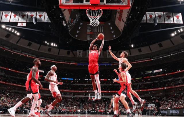 世界赛版本-【现场】申京带队豪取5连胜 火箭刮起青春风暴