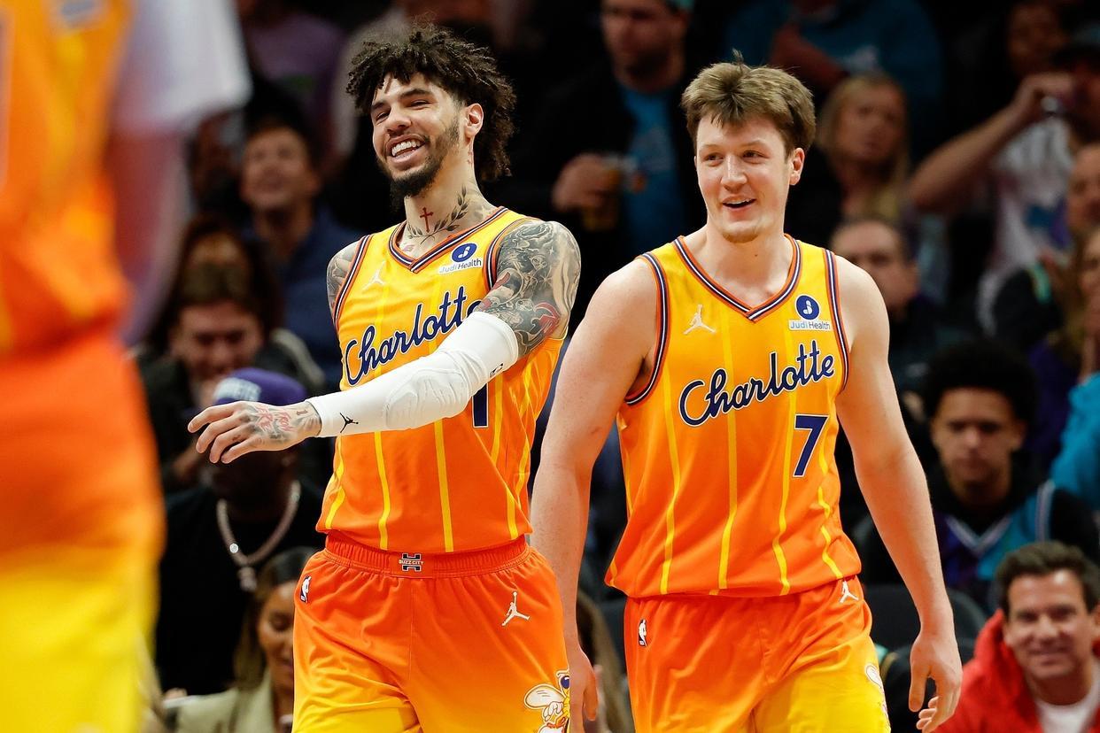 足球世界赛-交易市场0操作！火箭队斯通摊牌：捡漏计划出炉！航天城后发制人